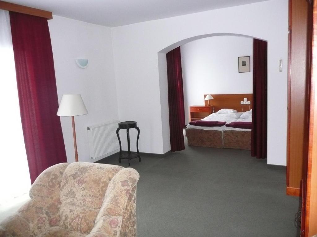 Hotel Ovit Keszthely Bilik gambar